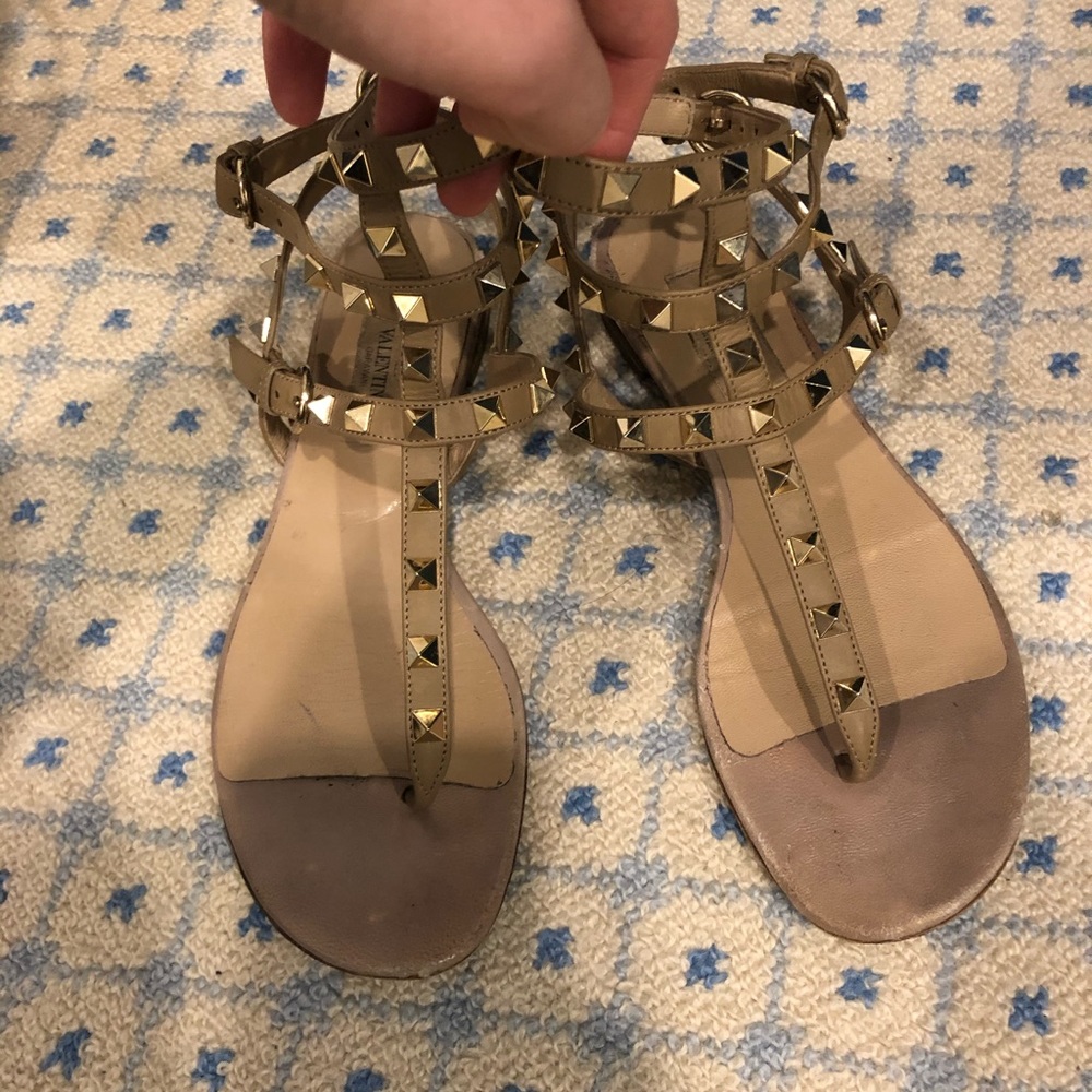 Flat sandals